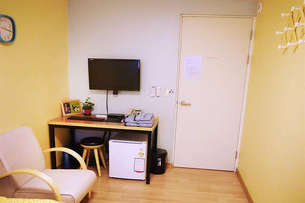 Toyoko Inn Busan Station No.1 2*,
